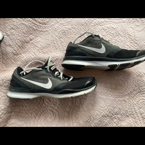 NIKE RUNNING SHOES - Picture 2 of 4